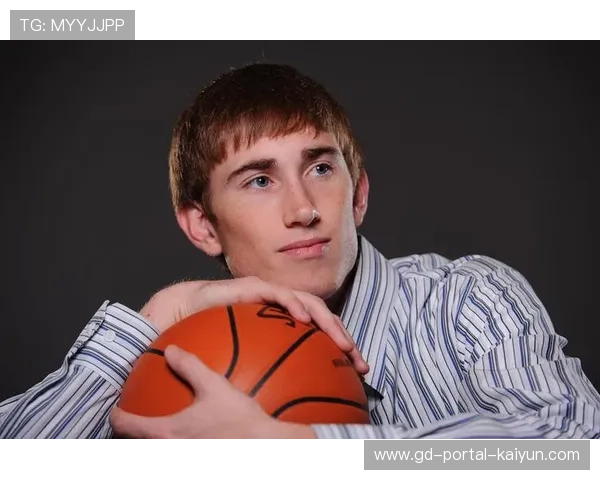 NBA全明星赛儿童记者提问，萌趣互动引爆社交媒体