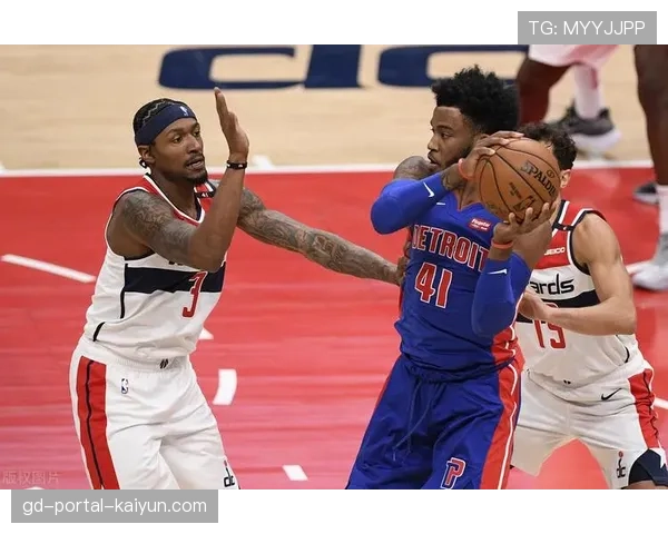 三节结束，芝加哥天空凭借坚韧防守，将分差迫近至3分